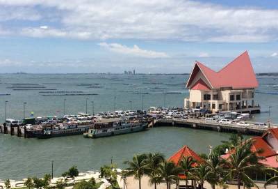 Porno video: Qirolicha va Tarzan jinsiy aloqa Qiz ikki yigitga minaj berdi