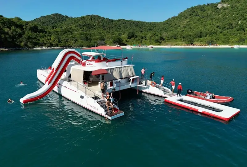 Морская прогулка «Оушен Яхтинг Сансет» на Ко Пхай и Ко Рин из Паттайи