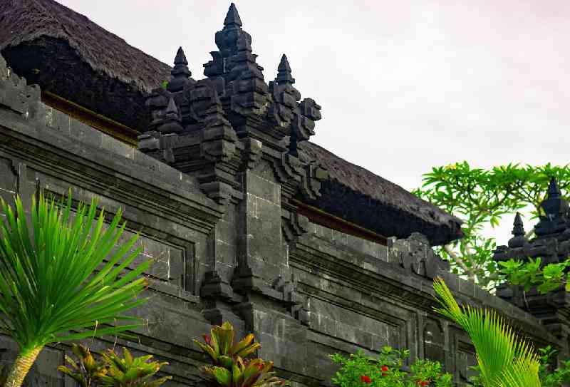 Уникальный дворец Винамнек в парке Дусит - как добраться из Паттайи