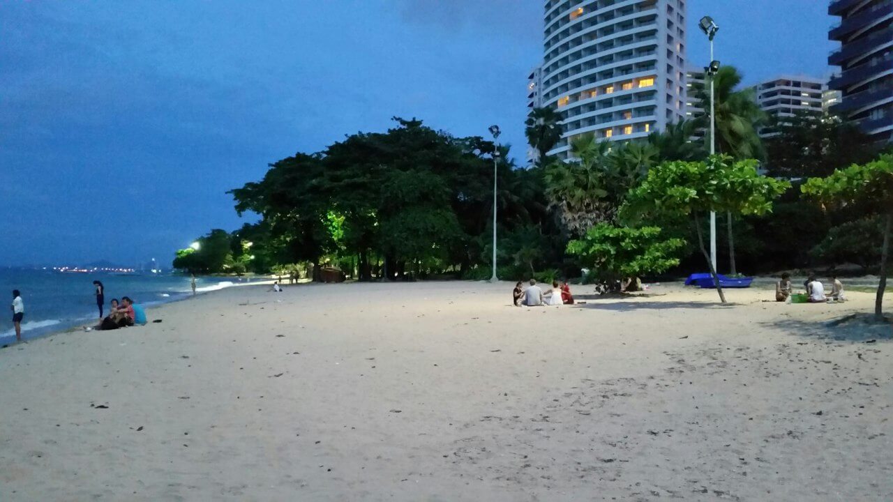 Пляж возле отеля Cosy Beach